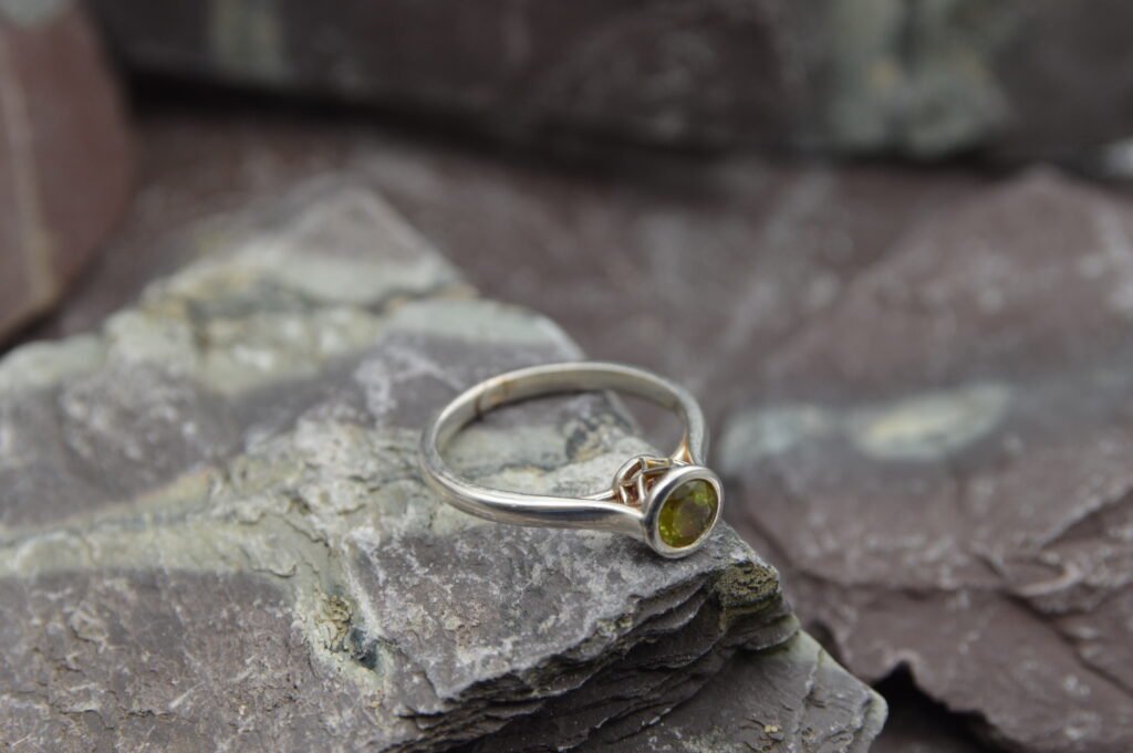 1 of 1 "Basket" Green Peridot/925 Sterling Silver ring, UK size P/US-8